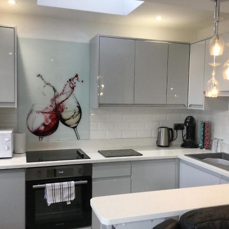 Leafy Lytham Central Lovely Ground Floor 1 Bedroom Apartment With Private Garden In Lytham Dog Friendly Lytham St Annes Eksteriør billede