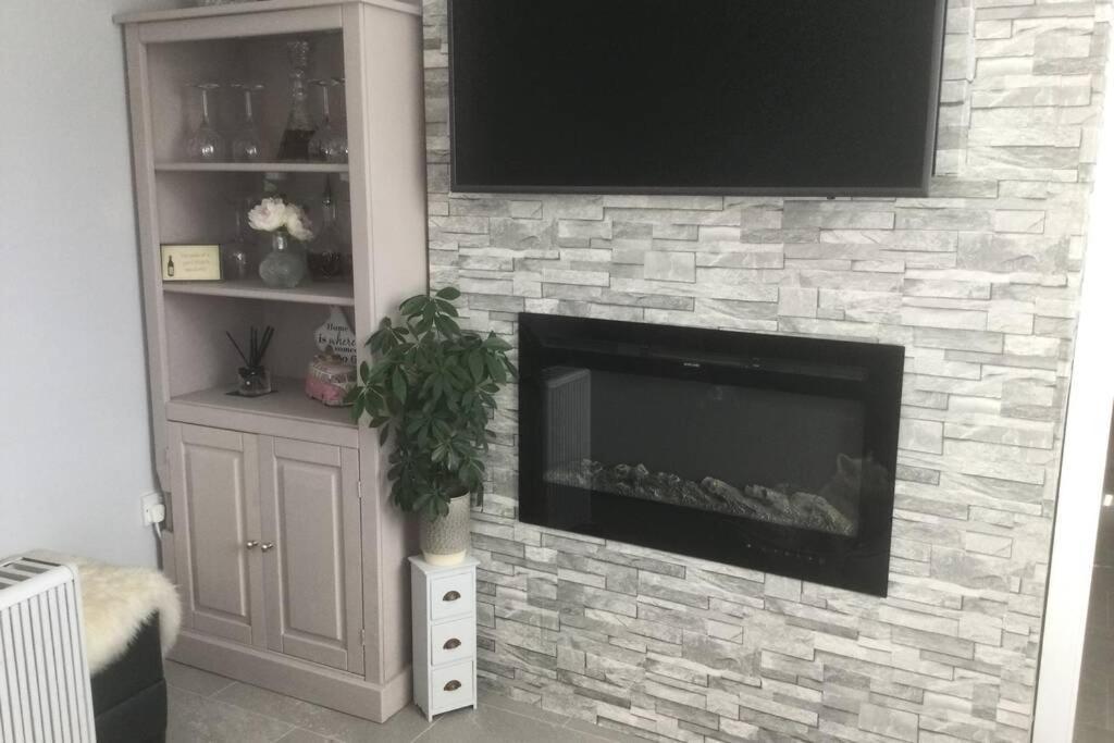 Leafy Lytham Central Lovely Ground Floor 1 Bedroom Apartment With Private Garden In Lytham Dog Friendly Lytham St Annes Eksteriør billede