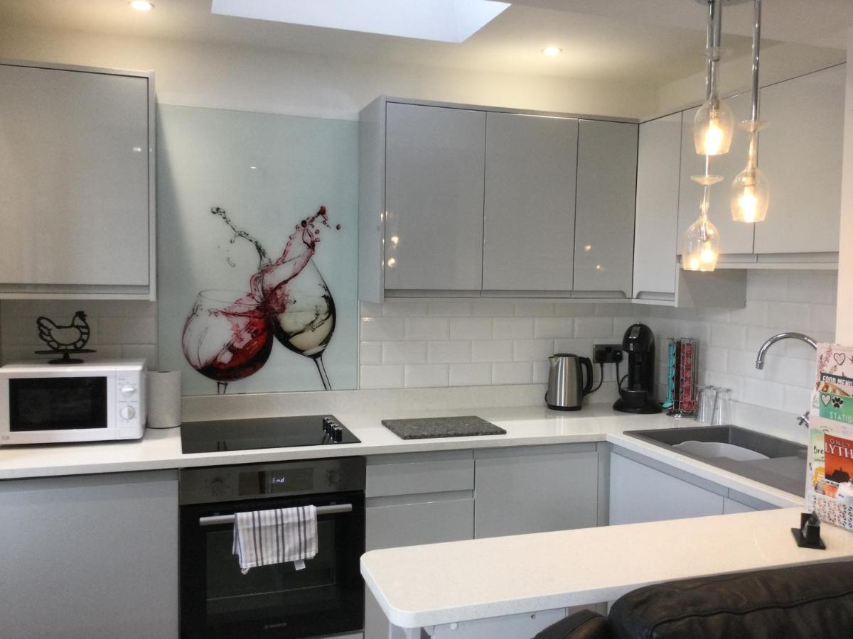 Leafy Lytham Central Lovely Ground Floor 1 Bedroom Apartment With Private Garden In Lytham Dog Friendly Lytham St Annes Eksteriør billede