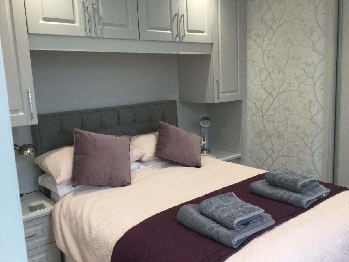 Leafy Lytham Central Lovely Ground Floor 1 Bedroom Apartment With Private Garden In Lytham Dog Friendly Lytham St Annes Eksteriør billede